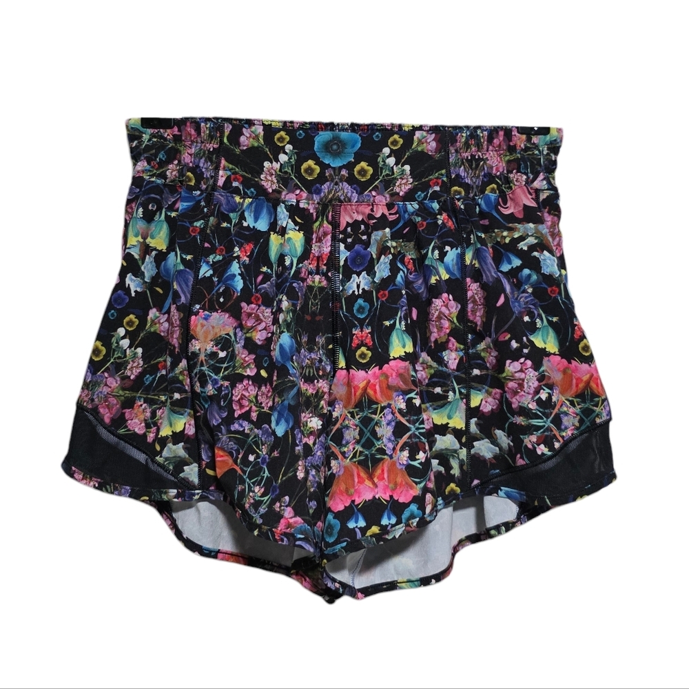 lululemon Hotty Hot Low-Rise Lined Short Flowerscope Black Size 4 Tall